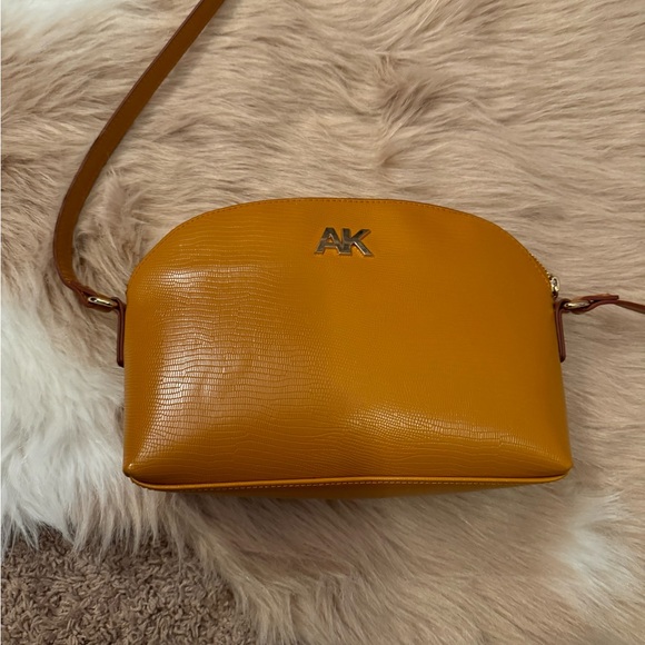 Yellow bag - Picture 1 of 5